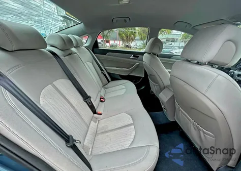 2016 Hyundai Sonata Hybrid z USA, uszkodzony, nr VIN KMHE24L17GA038630